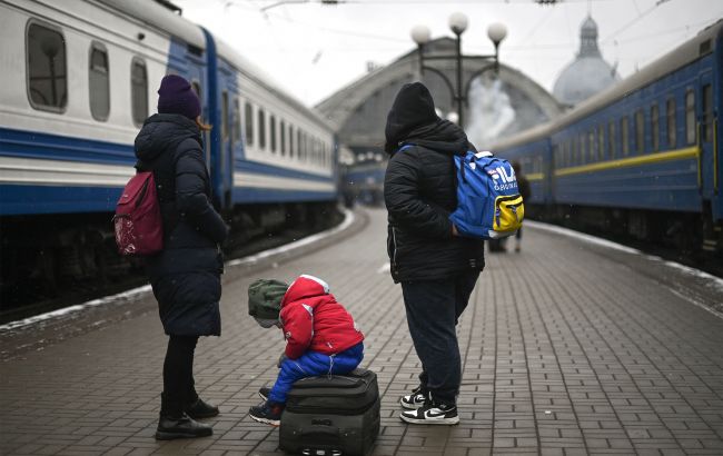 Прямий поїзд УЗ Київ Бухарест їде вночі без пересадок - як доїхати в аеропорт Румунії 1