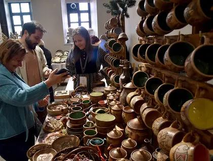 Різдвяний ярмарок в Києві — Майстри з різних куточків України зібралися у столичному музеї Гончара 12