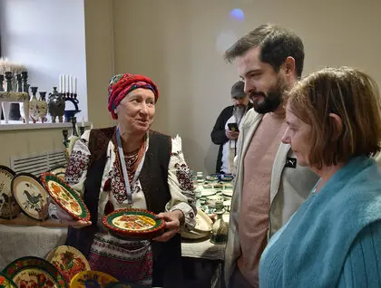 Різдвяний ярмарок в Києві — Майстри з різних куточків України зібралися у столичному музеї Гончара 10