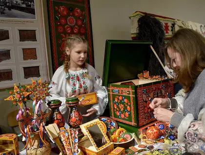 Різдвяний ярмарок в Києві — Майстри з різних куточків України зібралися у столичному музеї Гончара 13