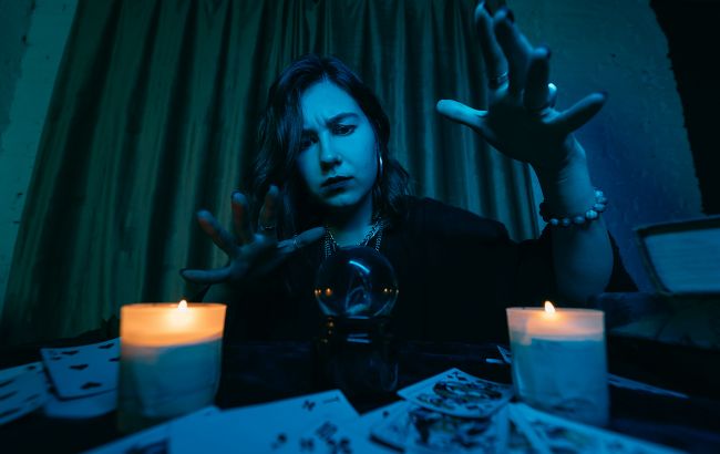 Робота в Україні - у Держслужбі зайнятості розповіли, як офіційно працюють астрологи, ворожки та хіроманти 1