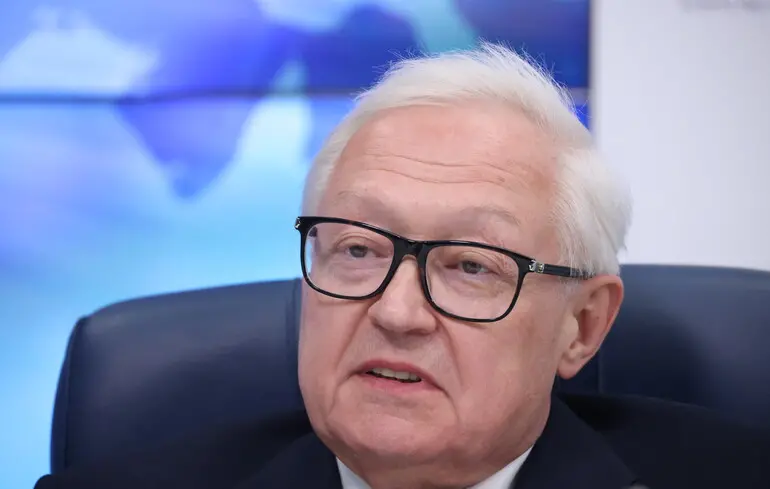 Розмова між Путіним та Макроном - Рябков вважає, що президент Франції знає, як її організувати 1