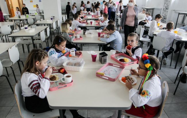 Скандал зі шкільним харчуванням у Миколаєві - прокуратура почала розслідування, проводять обшуки 1