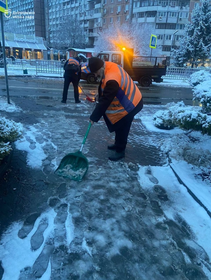 Сніг в Україні сьогодні 10 грудня випав у різних містах і областях - прогноз погоди Сніг в Україні сьогодні 10 грудня випав у різних містах і областях - прогноз погоди 15