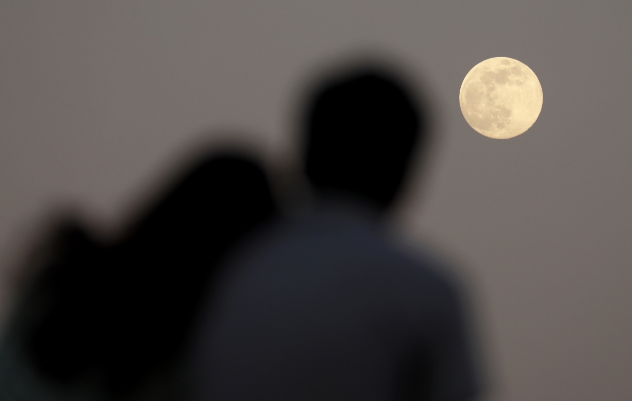 Супермісяць 5 грудня 2025 - відбулася остання повня року - фото 16