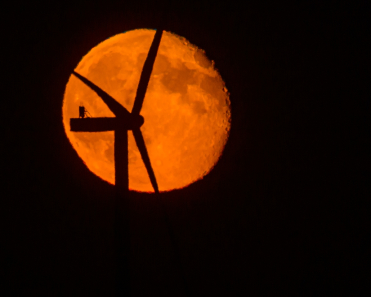 Супермісяць 5 грудня 2025 - відбулася остання повня року - фото 6