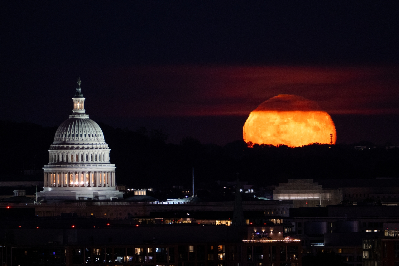 Супермісяць 5 грудня 2025 - відбулася остання повня року - фото 5