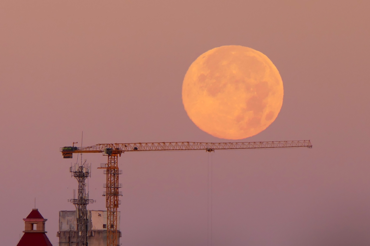 Супермісяць 5 грудня 2025 - відбулася остання повня року - фото 15