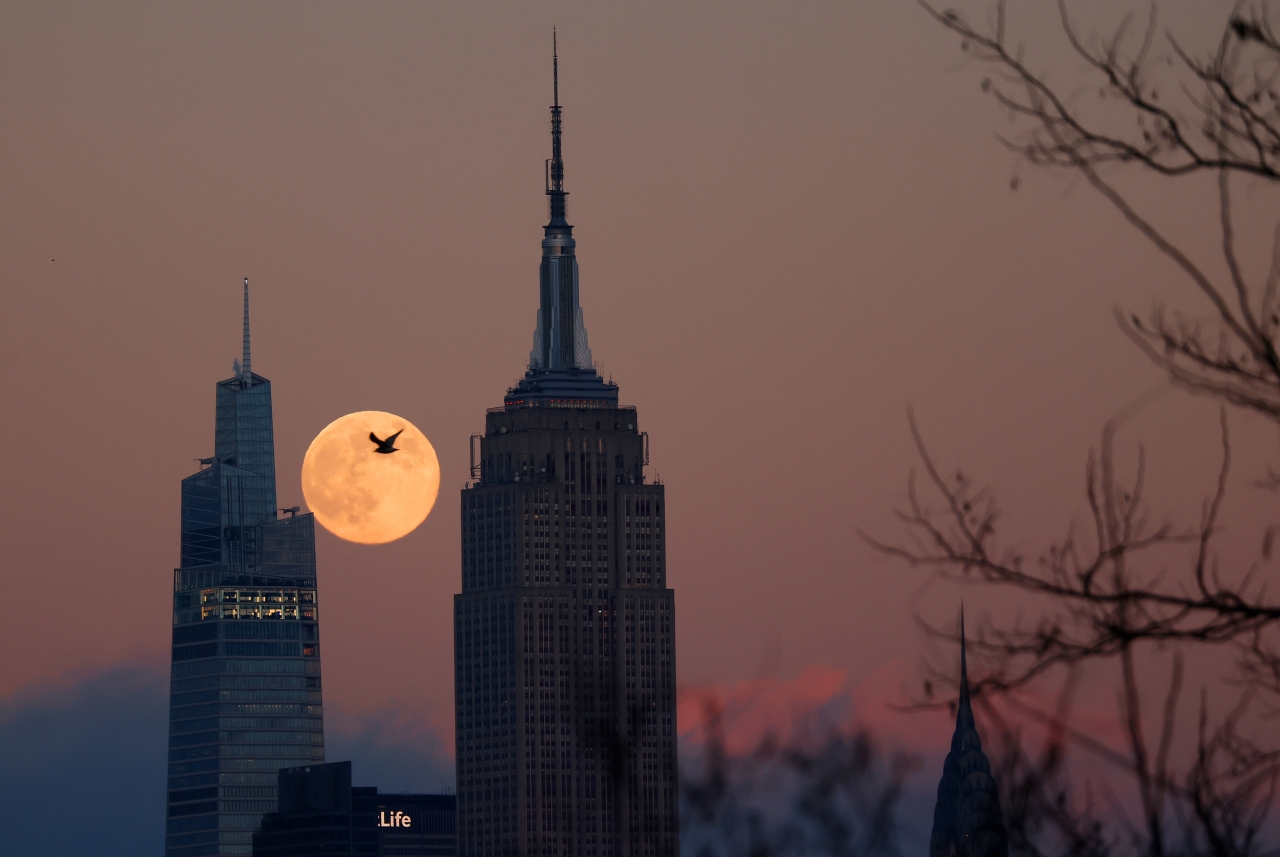 Супермісяць 5 грудня 2025 - відбулася остання повня року - фото 8