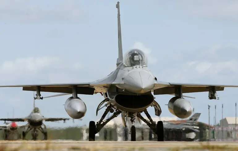 Турецькі F-16 збили дрон над Чорним морем, що наближався до повітряного простору країни 1