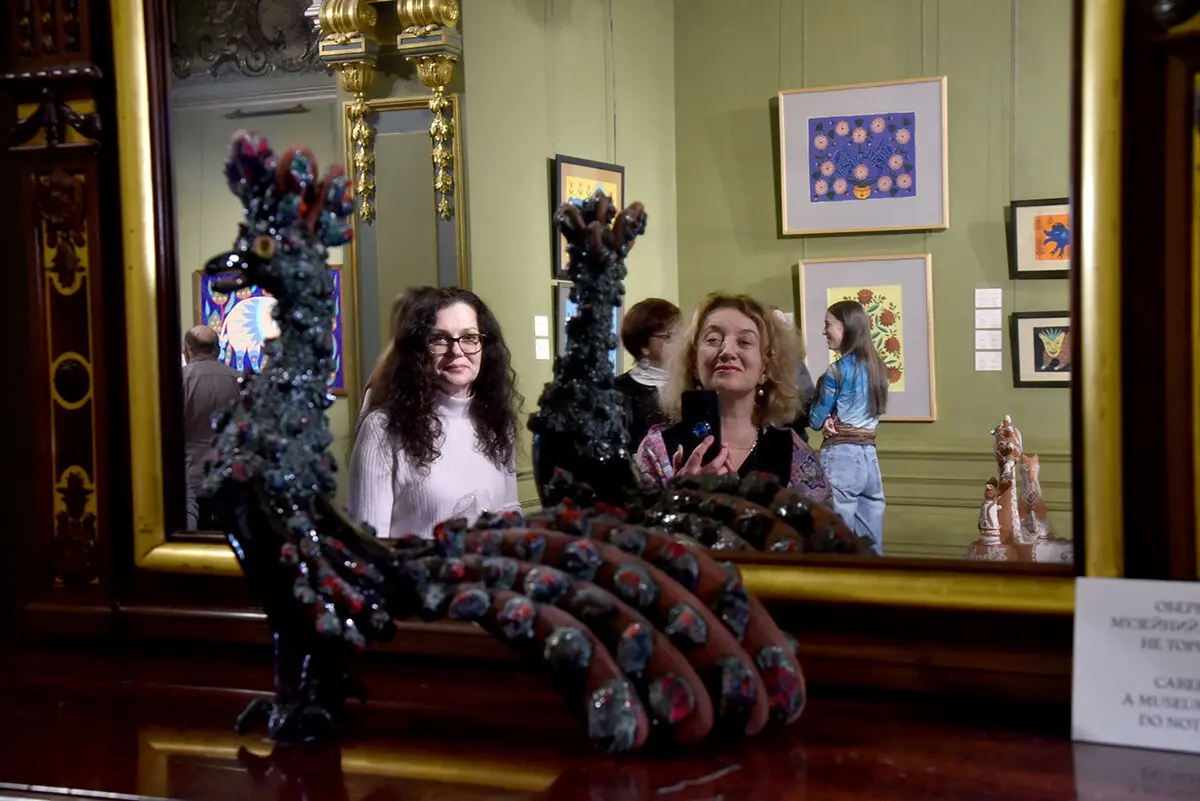 У Київській картинній галереї представили виставку творів трьох поколінь Примаченків 12