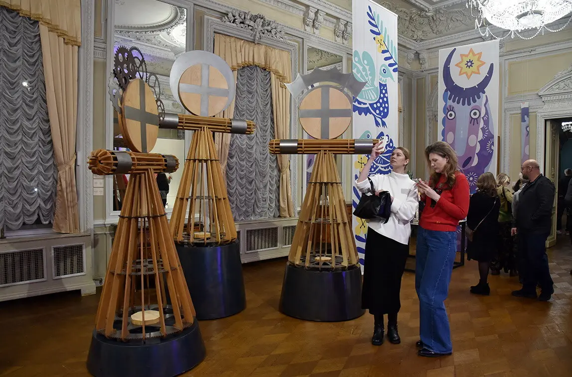 У Київській картинній галереї представили виставку творів трьох поколінь Примаченків 17