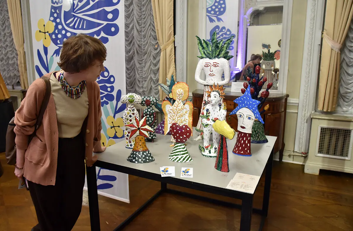 У Київській картинній галереї представили виставку творів трьох поколінь Примаченків 16