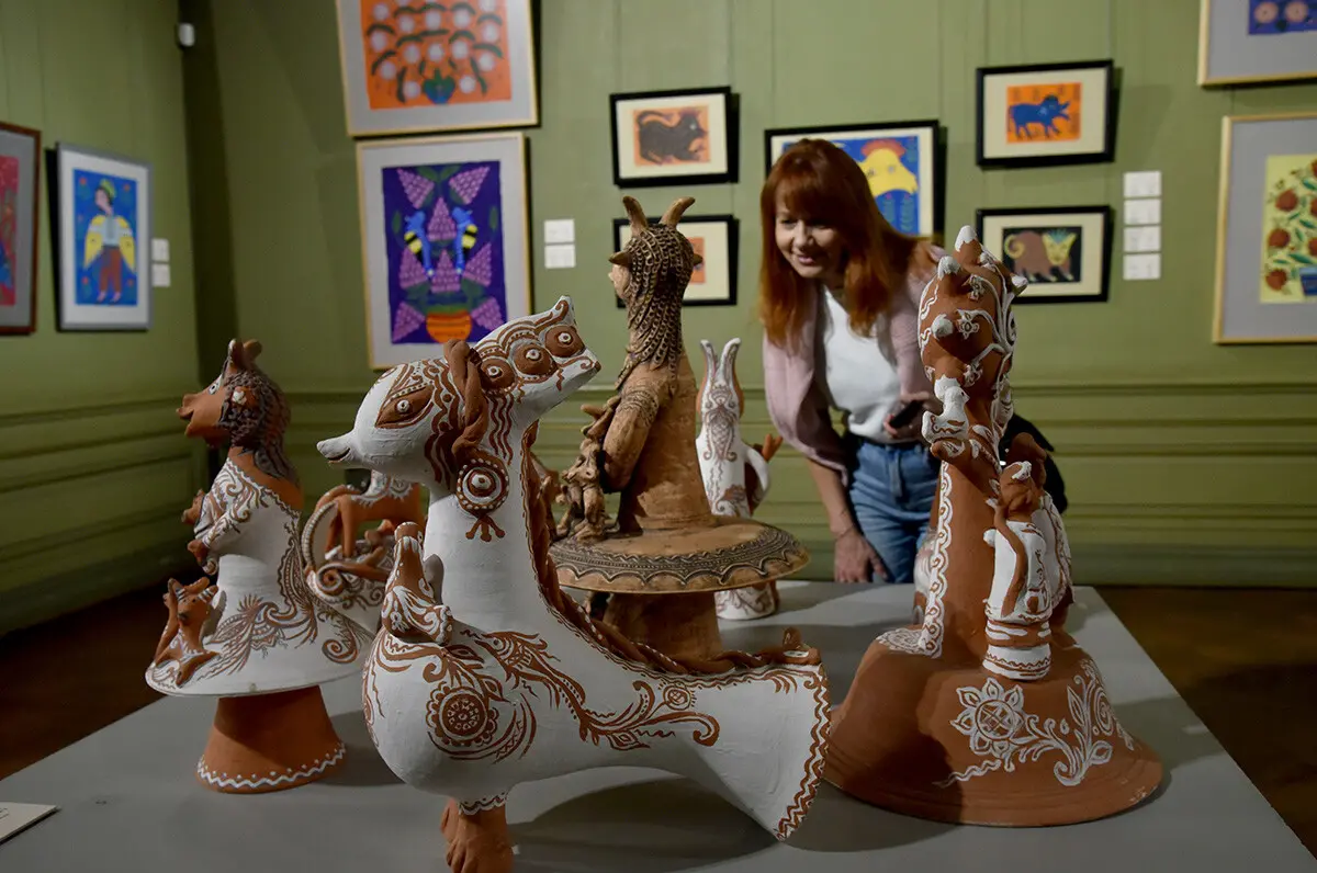 У Київській картинній галереї представили виставку творів трьох поколінь Примаченків 13