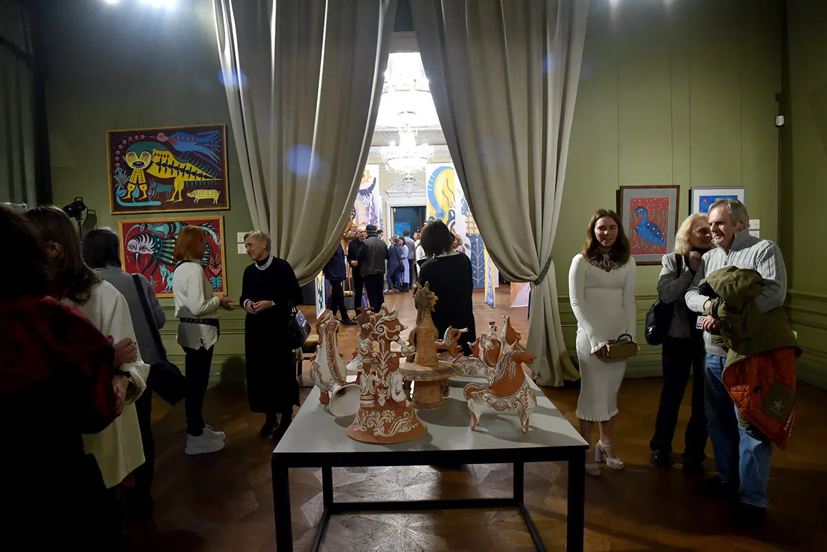 У Київській картинній галереї представили виставку творів трьох поколінь Примаченків 6