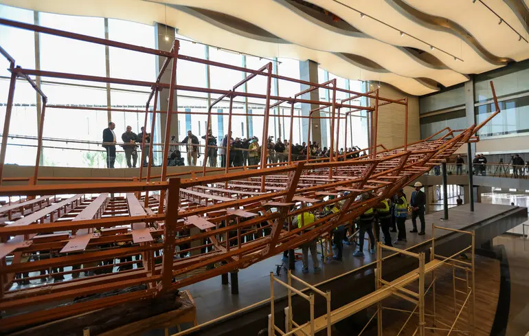 У Великому єгипетському музеї публічно реставрують судно Хеопса - проєкт реставрації триватиме чотири роки - новини культури 1