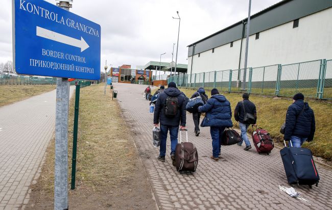 Українці виїжджають з причини посилення обстрілів та дозволу юнакам 18-22 років 1