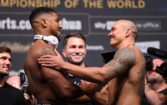 Усик зробив Джошуа козацький подарунок перед боєм з Полом, відео 1