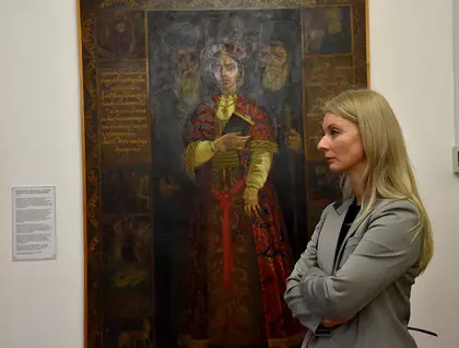 Від Острозької Біблії до донатів - у Києві презентували виставку До/Нації - фоторепортаж 9