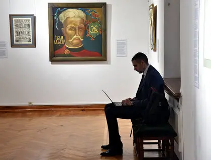 Від Острозької Біблії до донатів - у Києві презентували виставку До/Нації - фоторепортаж 11