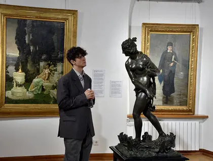 Від Острозької Біблії до донатів - у Києві презентували виставку До/Нації - фоторепортаж 1