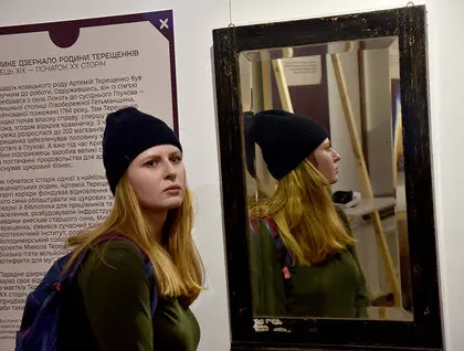 Від Острозької Біблії до донатів - у Києві презентували виставку До/Нації - фоторепортаж 14