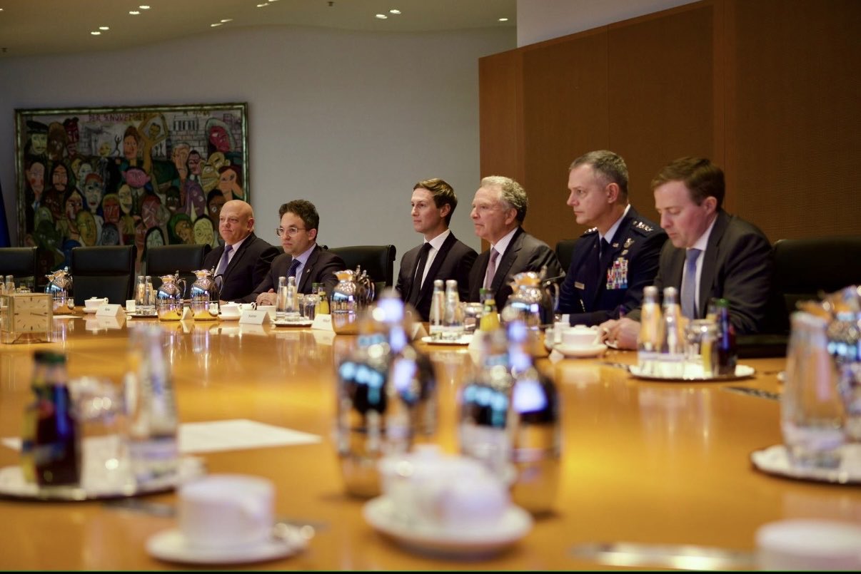 Віткофф заявив про прогрес на переговорах України і США у Берліні Віткофф заявив про прогрес на переговорах України і США у Берліні 2