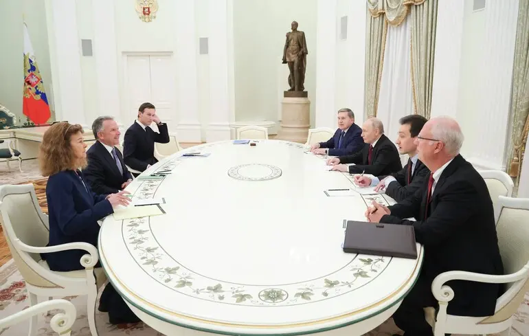 Віткоффа та Кушнера на переговорах у Кремлі перекладає американка, яка засудила вторгнення в Україну 1