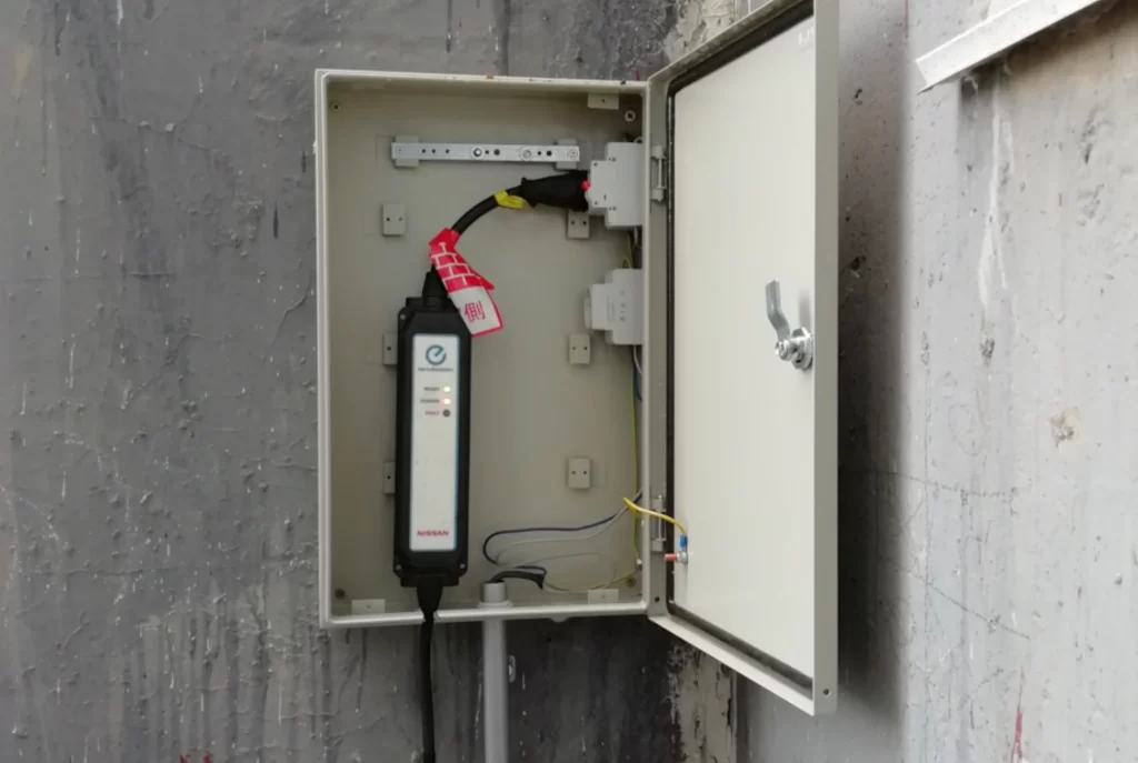 Якою зарядкою краще заряджати електромобіль від звичайної розетки? 5