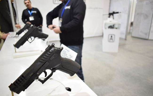 Зброю українці можуть оформити в застосунку Дія 1