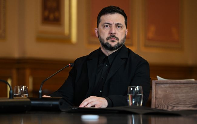 Зеленський заявив, що Україні не потрібно прибирати курс у НАТО з Конституції 1