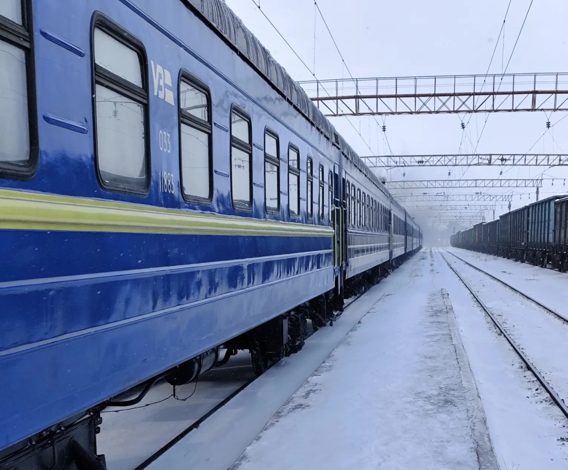 Атака РФ на цивільний потяг на Харківщині: виникла пожежа 1