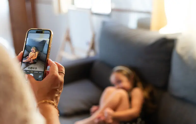Чому небезпечно публікувати фото дітей в мережі - ризики в епоху ШІ 1
