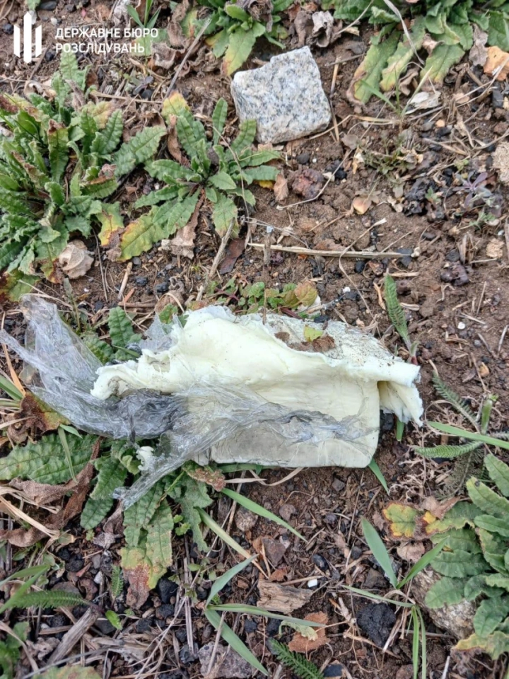 ДБР зупинило багатомільярдну оборудку з постачання неякісних мін для ЗСУ ДБР зупинило багатомільярдну оборудку з постачання неякісних мін для ЗСУ 4