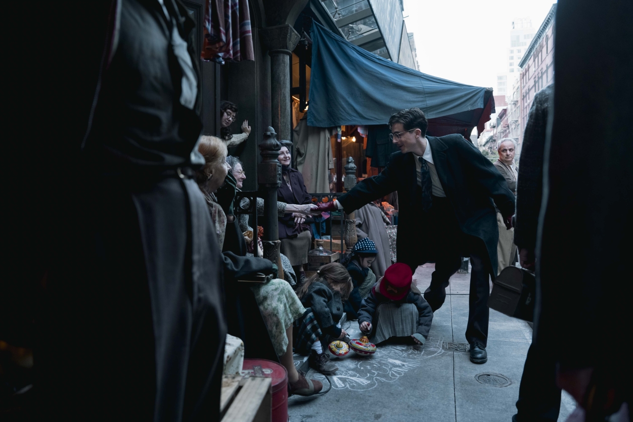 Фільм «Марті Супрім. Геній комбінацій» - Тімоті Шаламе грає роль життя в новому фільмі Джоша Сафді 12