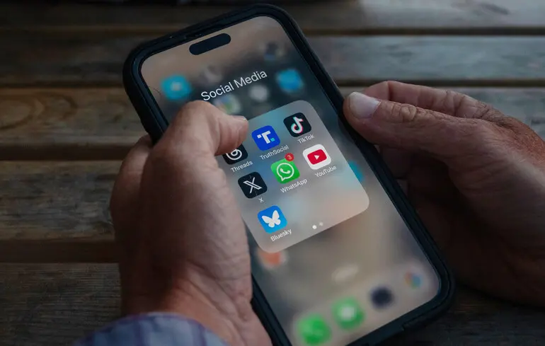 Франція схвалила заборону соцмереж для дітей до 15 років - новий закон підтримали 116 депутатів - новини світу 1