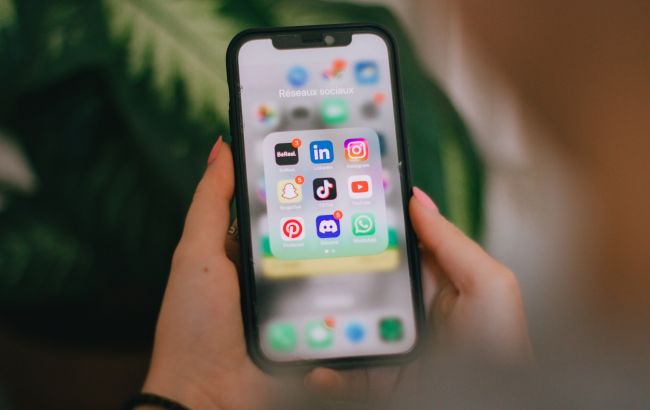 Як приховати особисту інформацію на iPhone, якщо ним користуються інші - поради 1