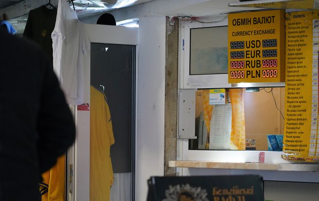 Курс долара 9 січня в обмінниках збільшився на 7 копійок 1