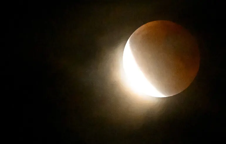 Місяць і Регул на нічному небі - коли можна буде побачити сходження Місяця і зірки - як його спостерігати 1