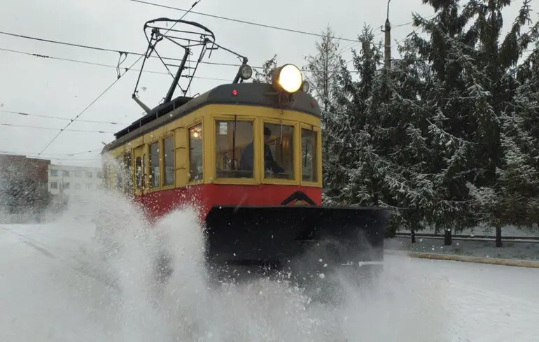 На правому березі Києва зупинили рух трамваїв та тролейбусів 1