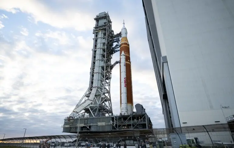 NASA вивела ракету Artemis II на стартовий майданчик - SLS і корабель Orion готують до польоту навколо Місяця - новини технологій 1