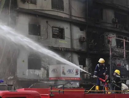 Пожежа в Карачі - рятувальники шукають понад 60 зниклих після трагедії в Gul Plaza - фото 4
