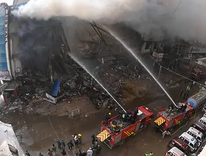 Пожежа в Карачі - рятувальники шукають понад 60 зниклих після трагедії в Gul Plaza - фото 5