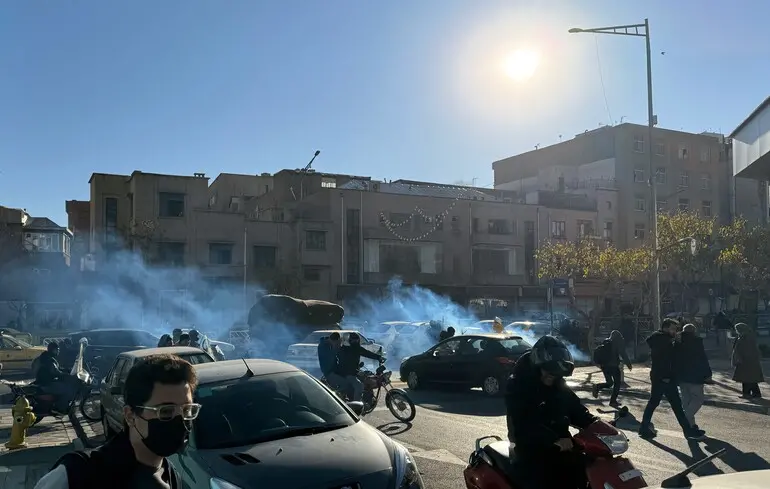 Протести в Ірані: щонайменше 12 загиблих, сотні затриманих - новини світ 1