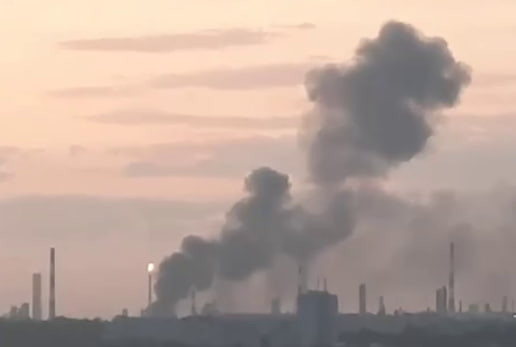 РосЗМІ: дрони вдарили по двох НПЗ в Самарській області 1