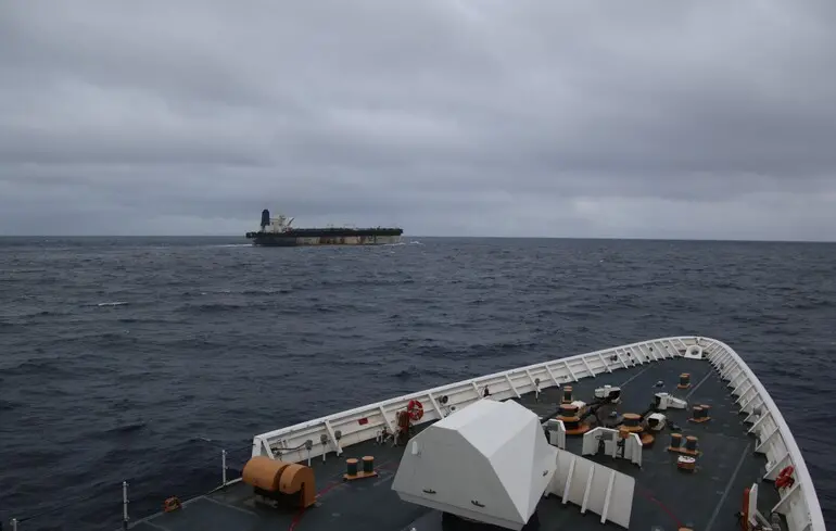 США захопли танкер під прапором РФ - відео переслдування Bella-1 чи Marinera 1