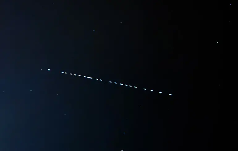 Starlink знизить орбіти майже 5 тисяч супутників - SpaceX змінює структуру після інциденту в космосі - новини технологій 1