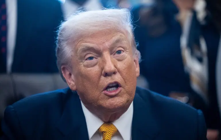 Стармер зустрівся з Сі Цзіньпіном у Китаї - Трамп відреагував 1