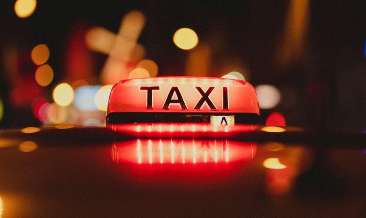 Таксі у Києві працюватиме під час комендантської години: Bolt та Uklon підтвердили цілодобову роботу 1