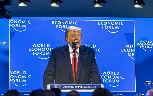 Трамп посміявся з Макрона, який виступив під час Давосу в окулярах 1